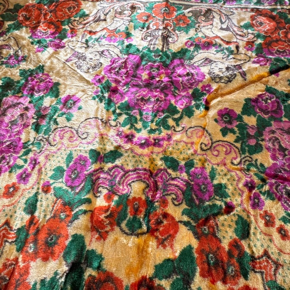 Vintage Mid Century Italian velvet wedding blanket, fringed, full size bed - Picture 3 of 10